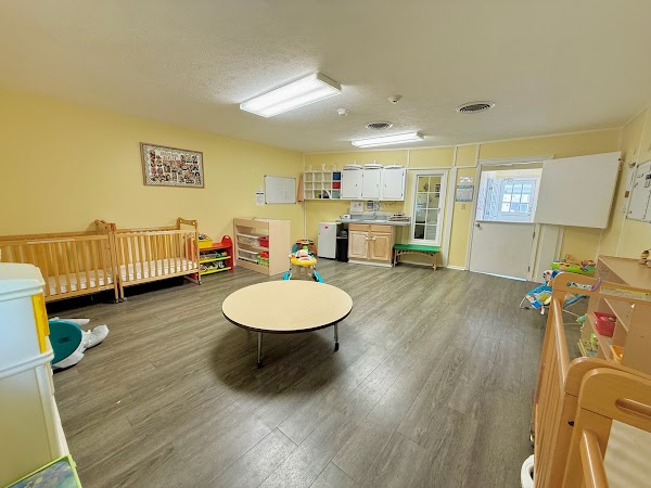 LITTLE HANDS ACADEMY-LYNDON exterior