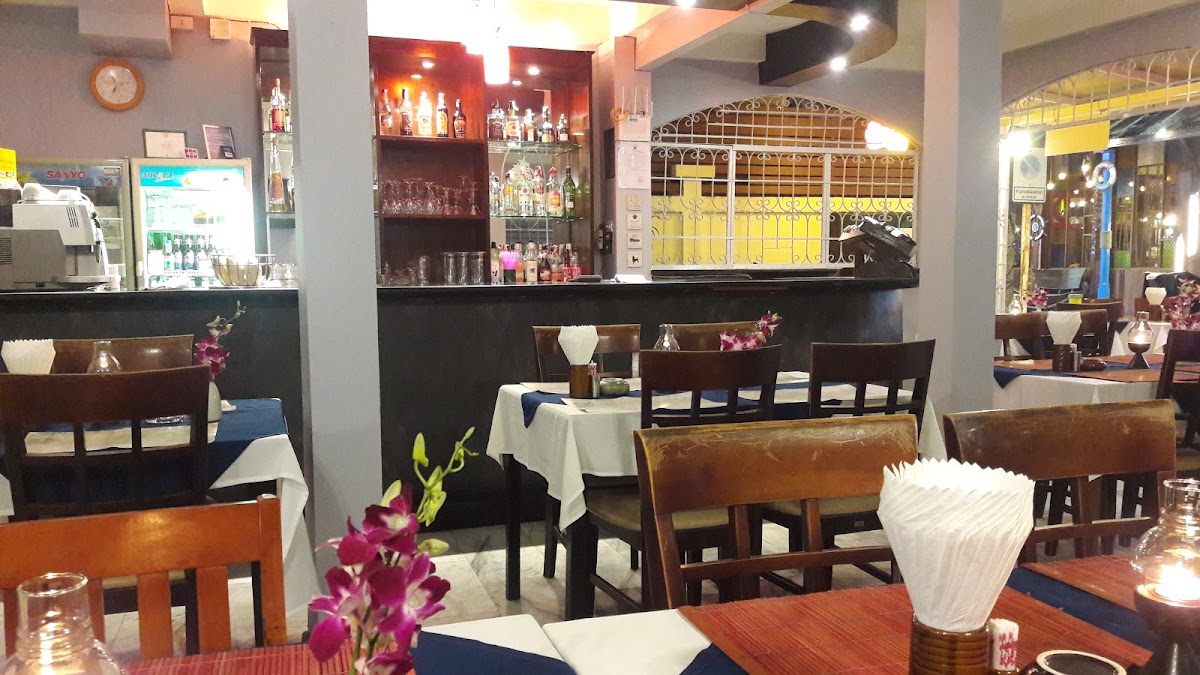 Kohinoor Indian Restaurant - Main view