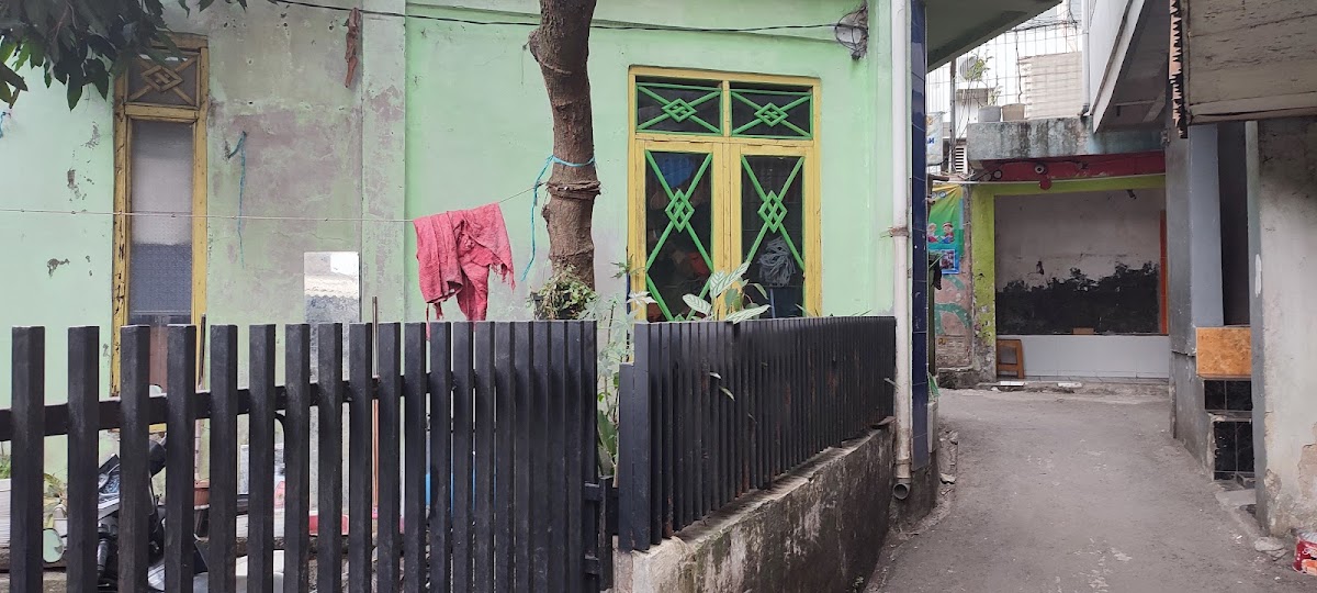 Kontrakan dan Warung Ibu Eti