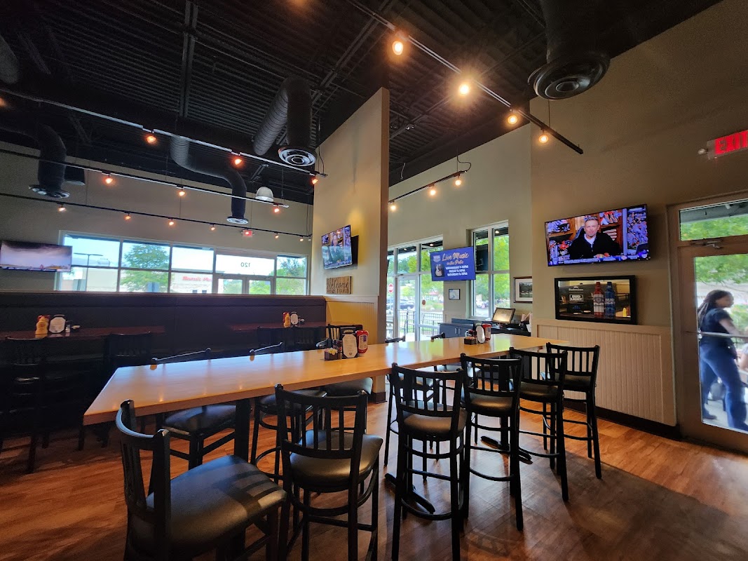 Top Dawg Tavern - Summerville photo 4