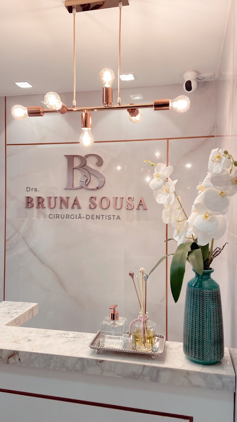 Dra. Bruna Sousa - Cirurgiã-Dentista.