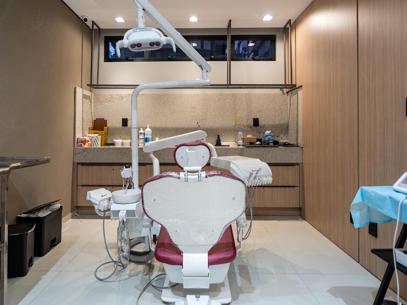 Arcos Odontologia | Implante dentário | Lentes de contato | Prótese protocolo - foto 4