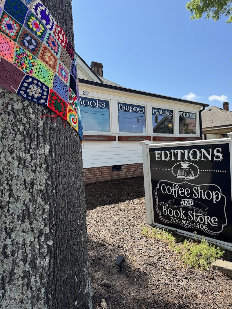 Editions - Coffee and Bookstore photo 1