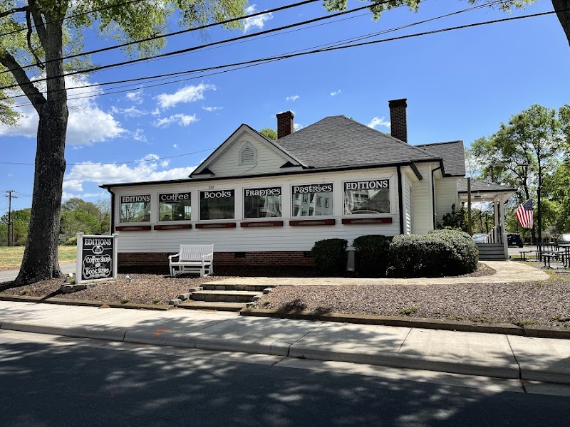 Editions - Coffee and Bookstore photo 3
