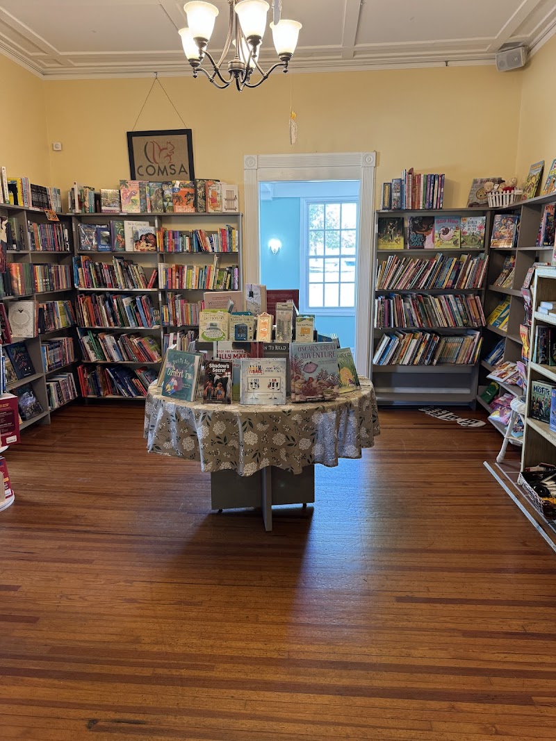 Editions - Coffee and Bookstore photo 4