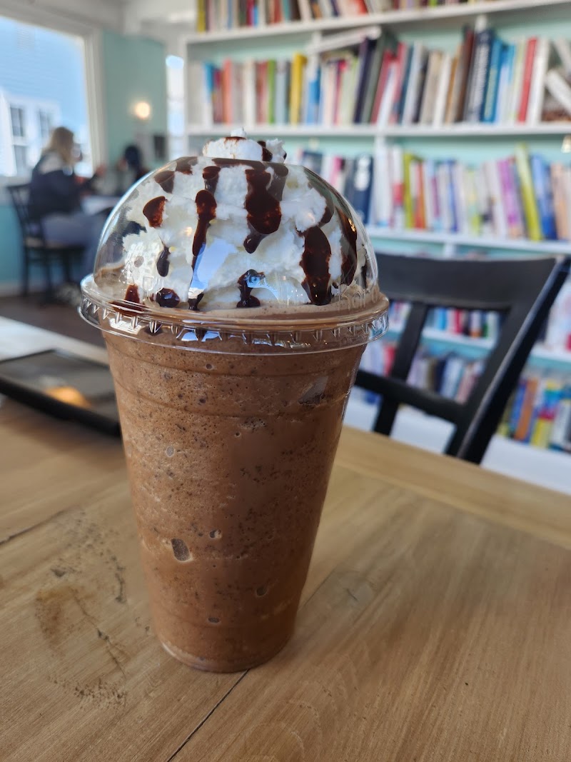 Editions - Coffee and Bookstore photo 2
