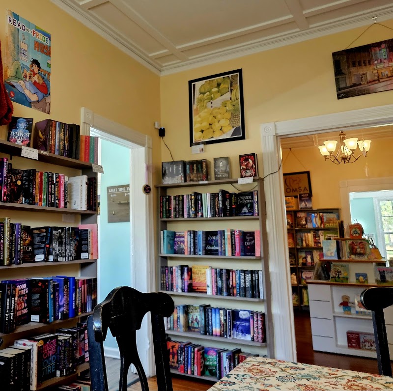 Editions - Coffee and Bookstore photo 4