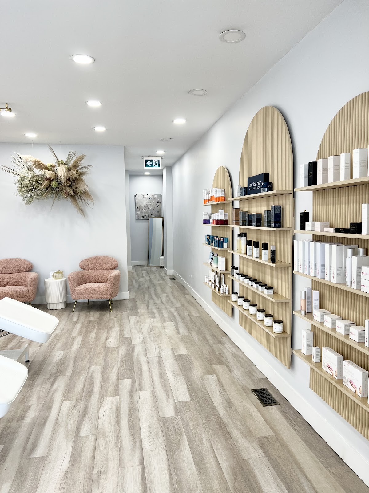 Glow Beauty Bar Inc. in 1128 The Queensway, Etobicoke, ON M8Z 1P7, Canada
