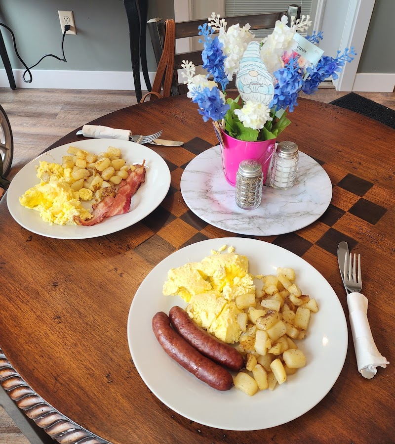 Boots and Lu's Cafe photo 2