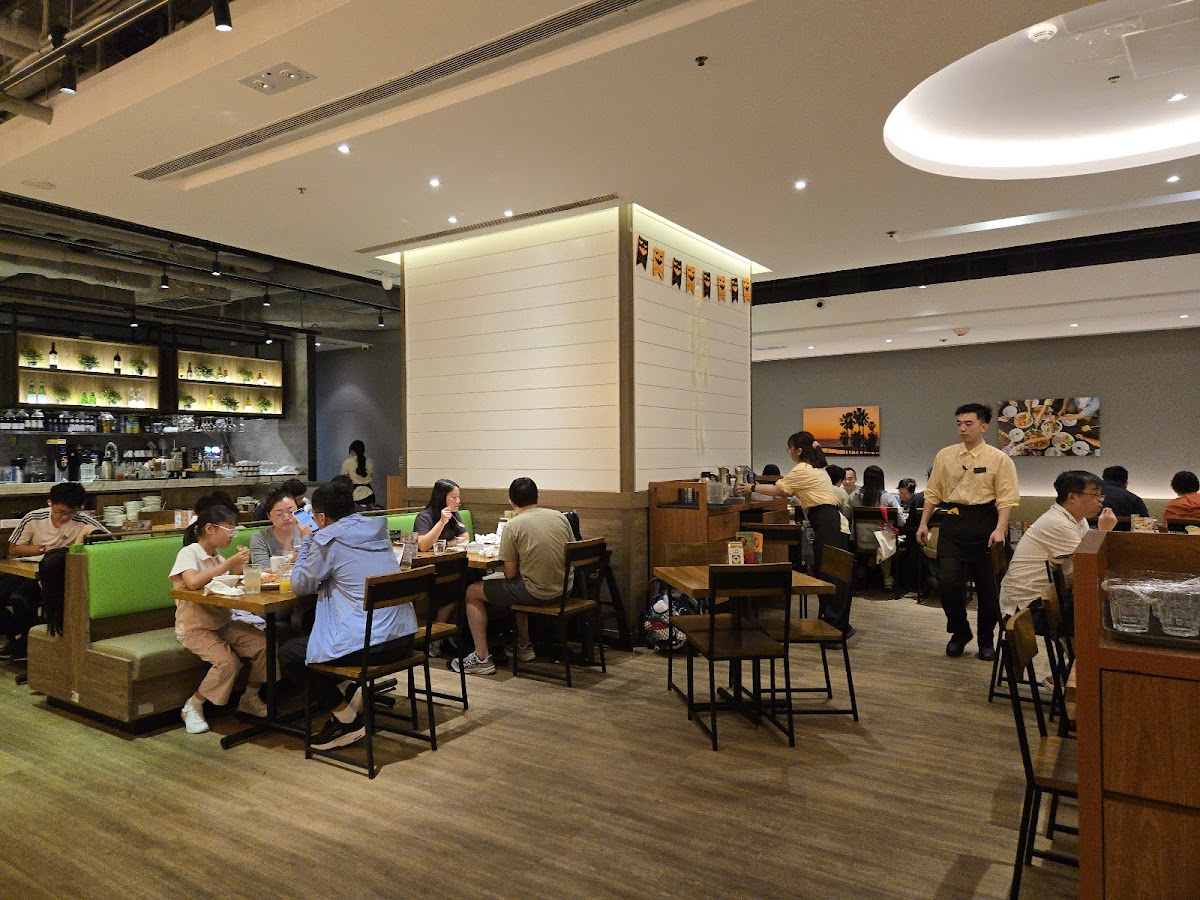 California Pizza Kitchen — photo 8