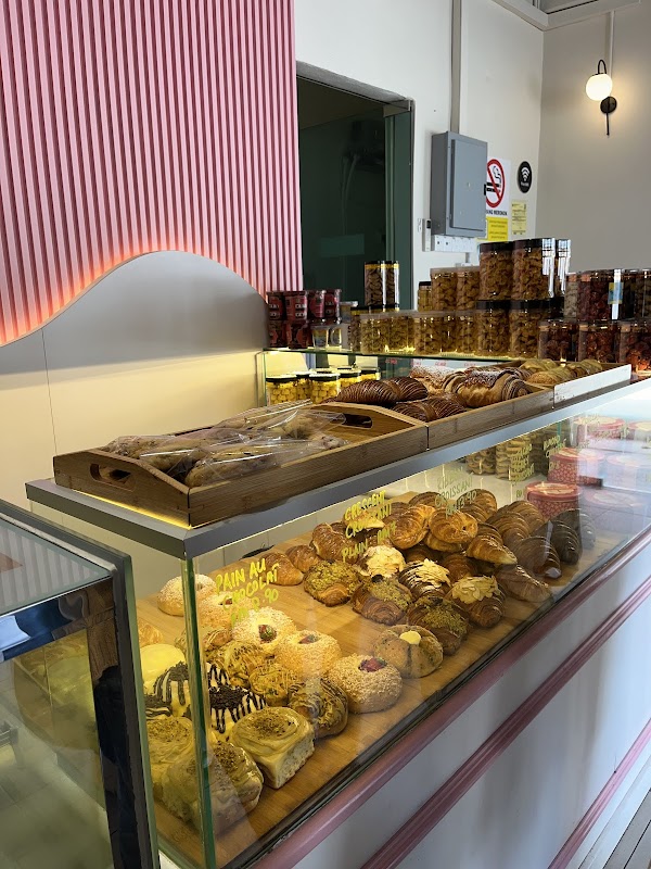 Flourcrown Patisserie Cafe - Photo 1