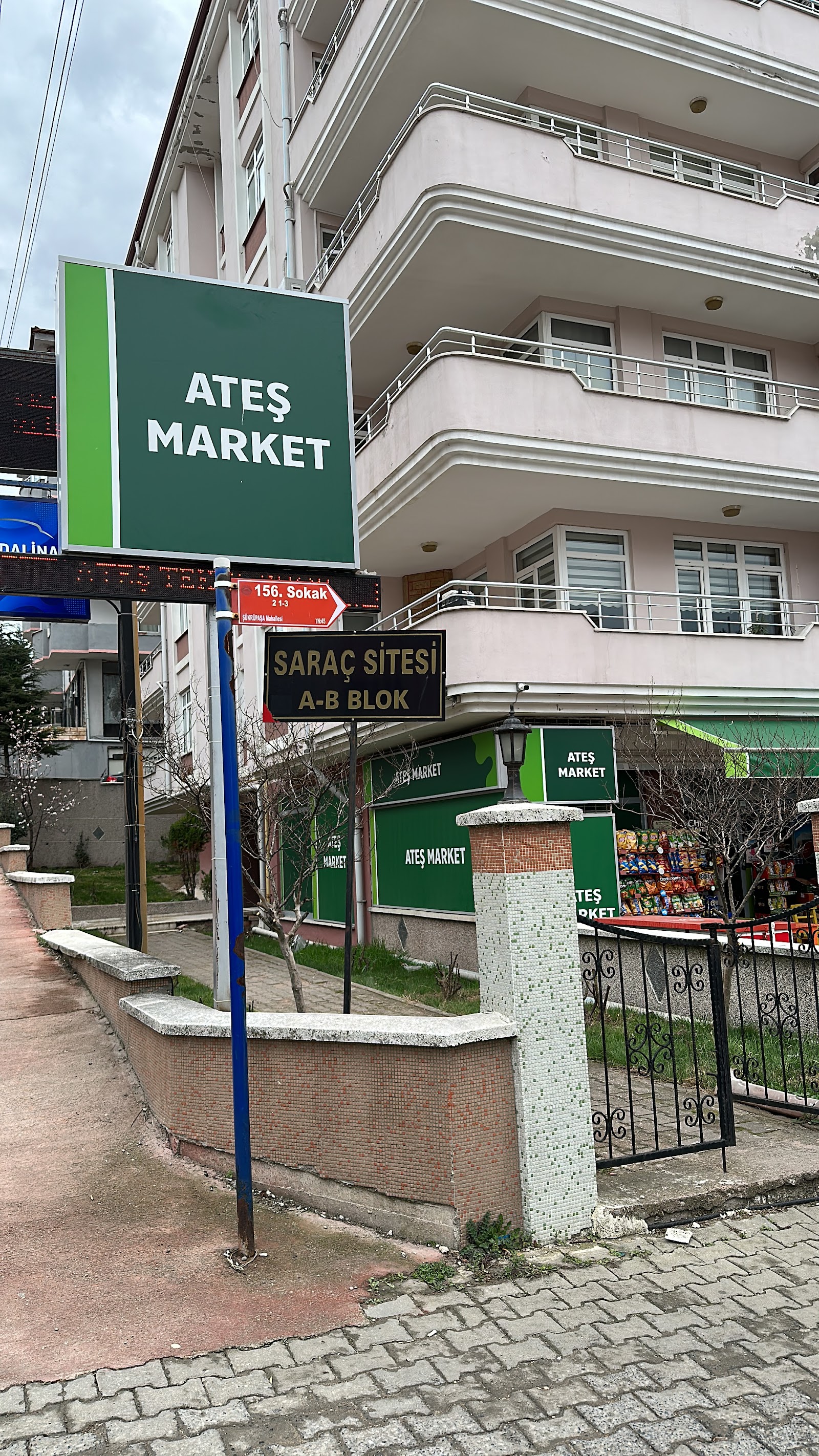 Ateş market Nargile Kralı Hookah Shop mekanı
