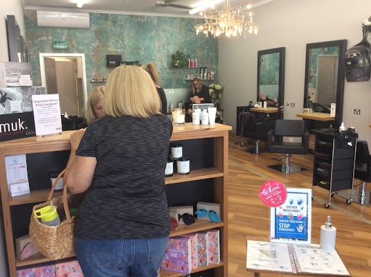 Top Cut Hair Fashions photo 2