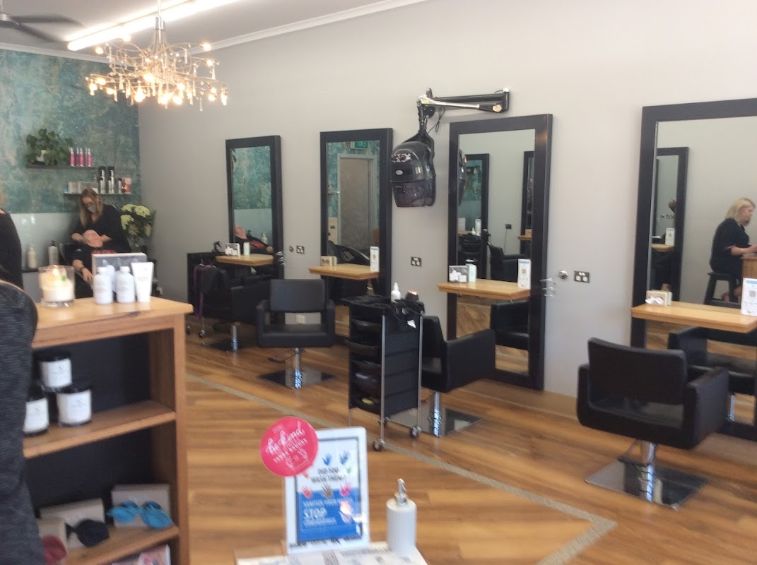 Top Cut Hair Fashions photo 1