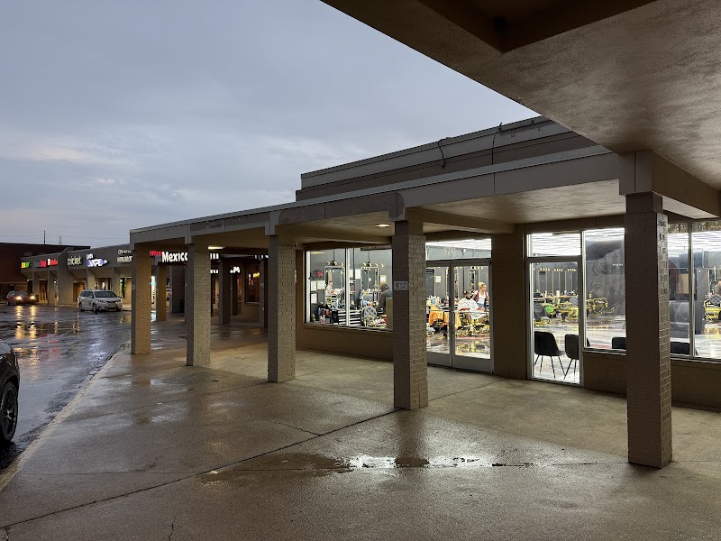 300 Barbershop at Hickory Plaza