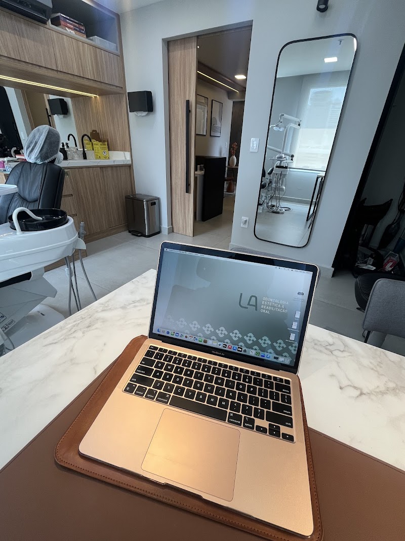 Dra. Larissa Araújo | Dentista Bela Vista | Facetas em resina | Facetas em porcelana - foto 4