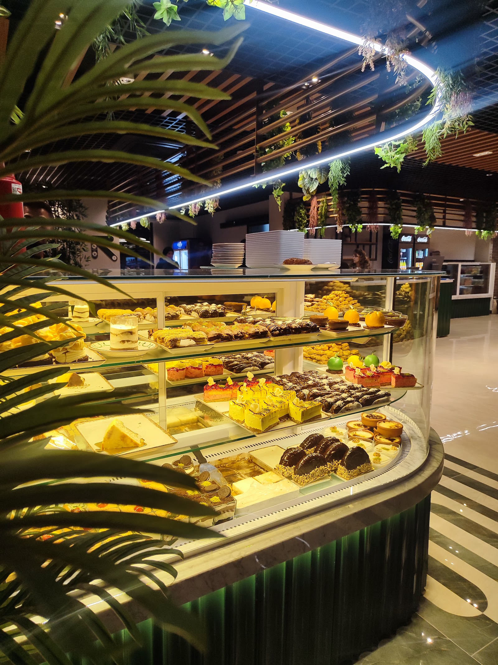 PELOPS CAFE & RESTAURANT mekanı