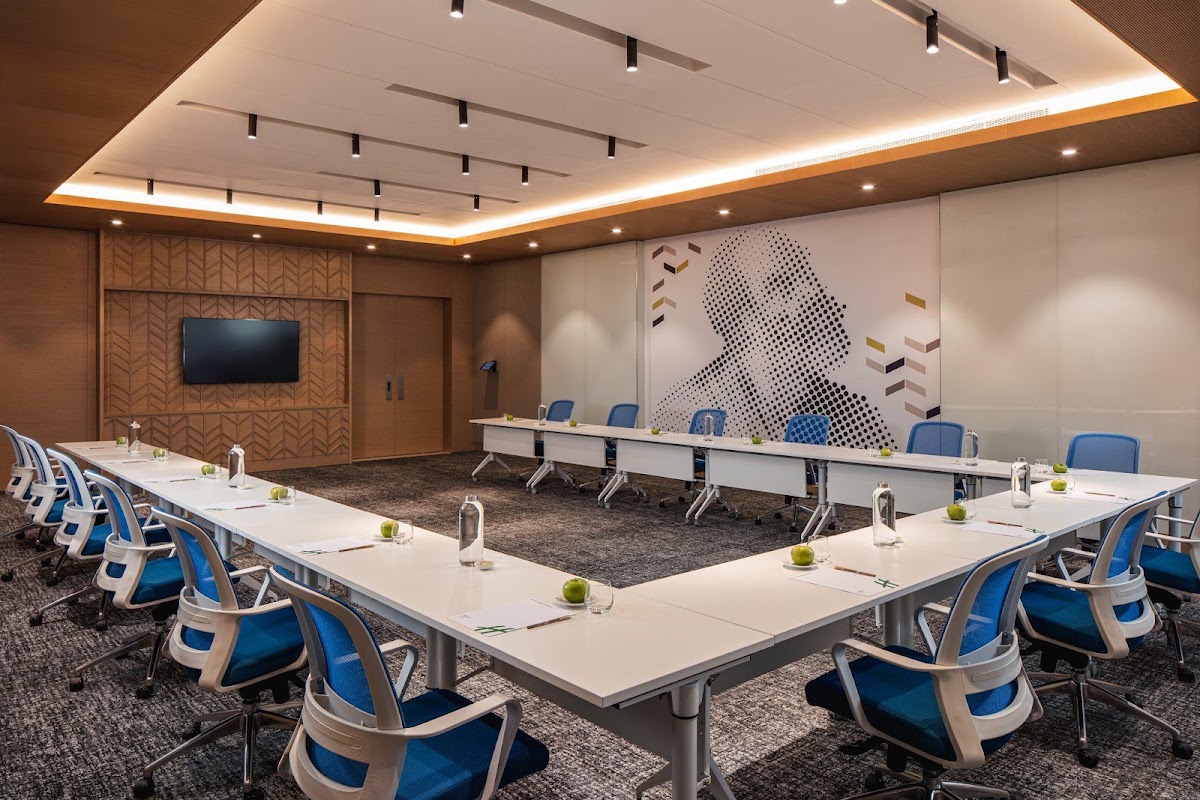 Holiday Inn & Suites Dubai Science Park by IHG 5