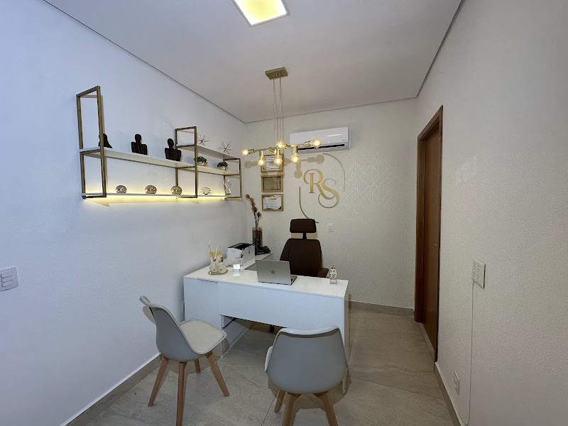 Dra Rafaella Salim | Implante Dentário | Prótese Protocolo | Clareamento | Dentista em Ribeirão Preto - SP - foto 4