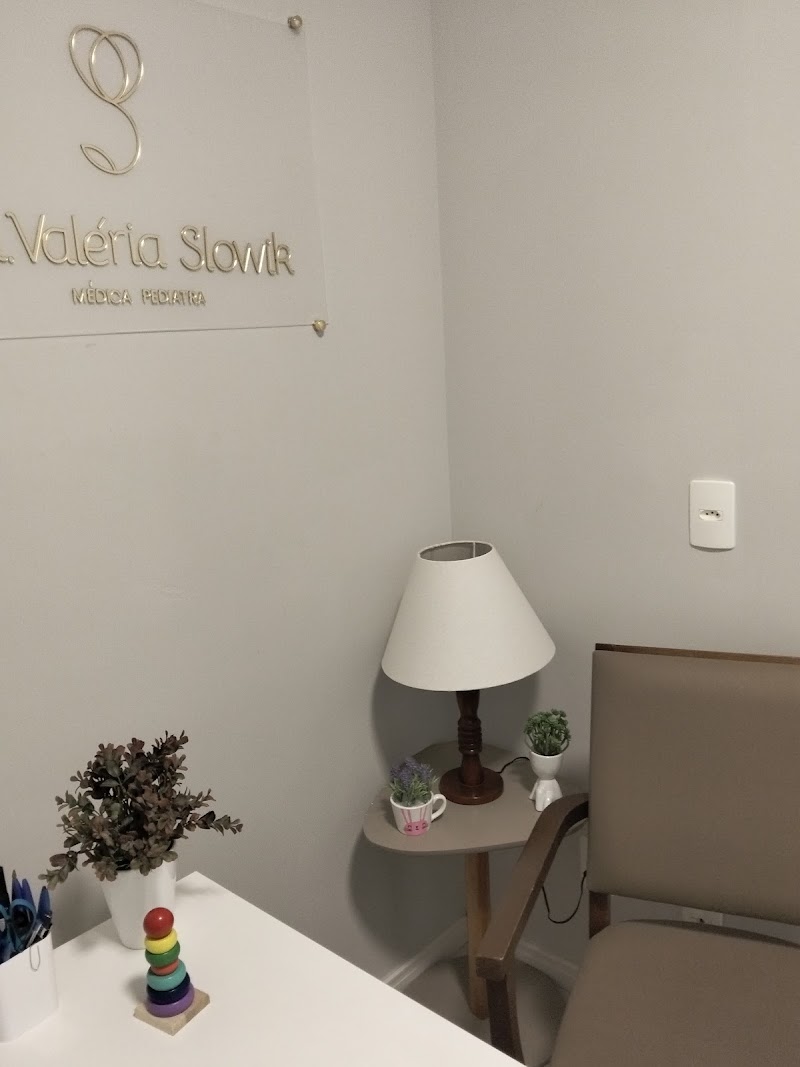 Foto de Dra Valéria Slowik da Silveira - Pediatra e Homeopata em Joinville