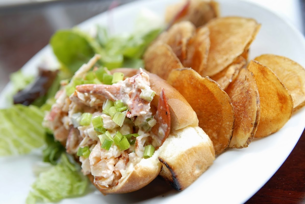 Pearlz Oyster Bar photo 2