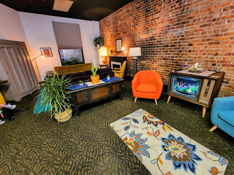 Bloomers on Central photo 4