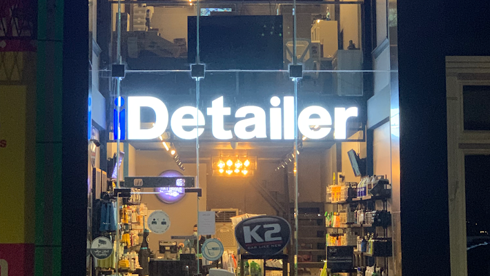 اي ديتيلر لبيع مواد تلميع وغسيل السيارات واكسسواراتها