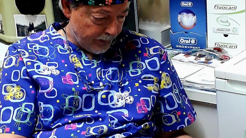 Dr. José Antonio Robledo Torres, Dentista