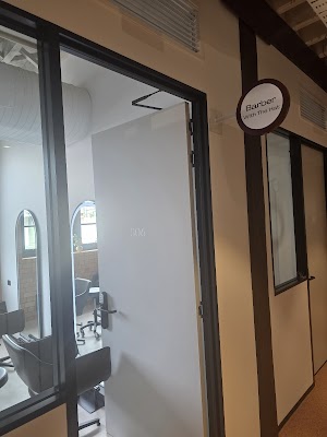 Barber With The Hat photo 3