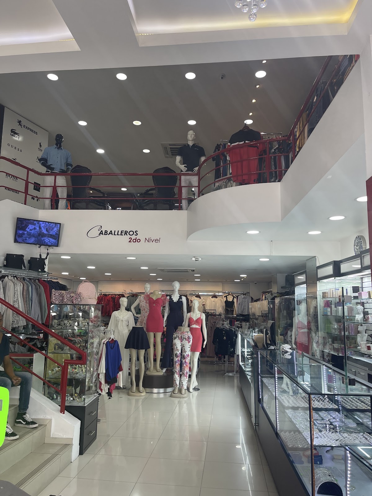 Tarxisio Joyería y Ropa | Sucursal Calle El Sol - Imagen 2