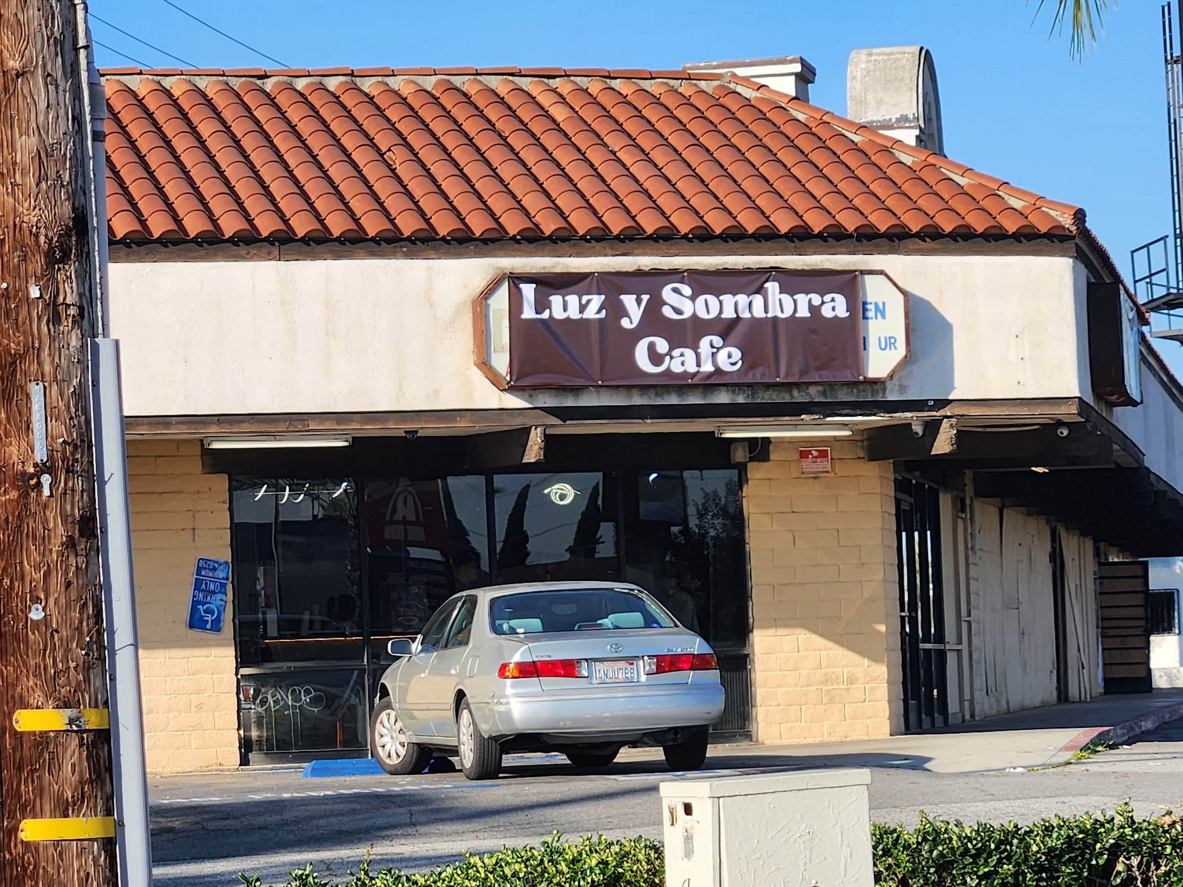 Luz y Sombra Cafe - Photo 4