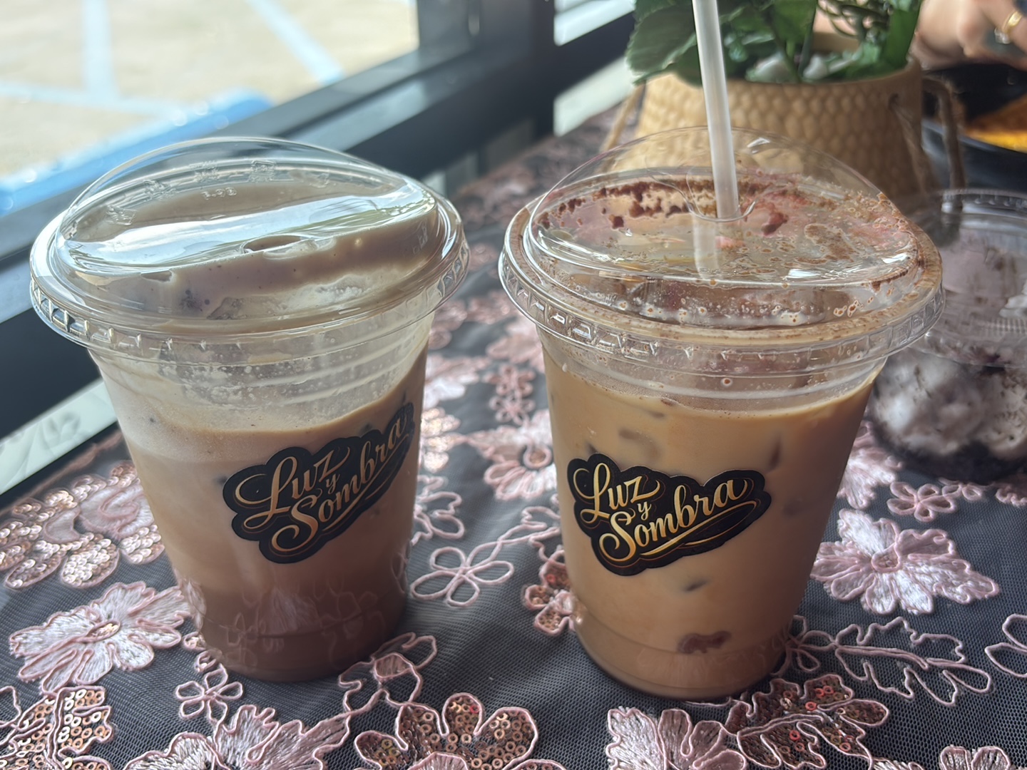 Luz y Sombra Cafe - Los Angeles