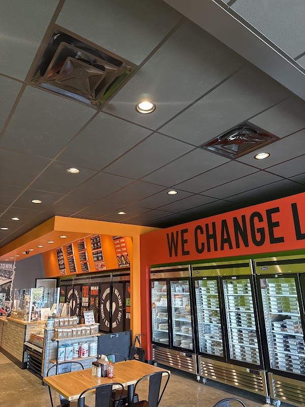 Photo by Karim Elatroush