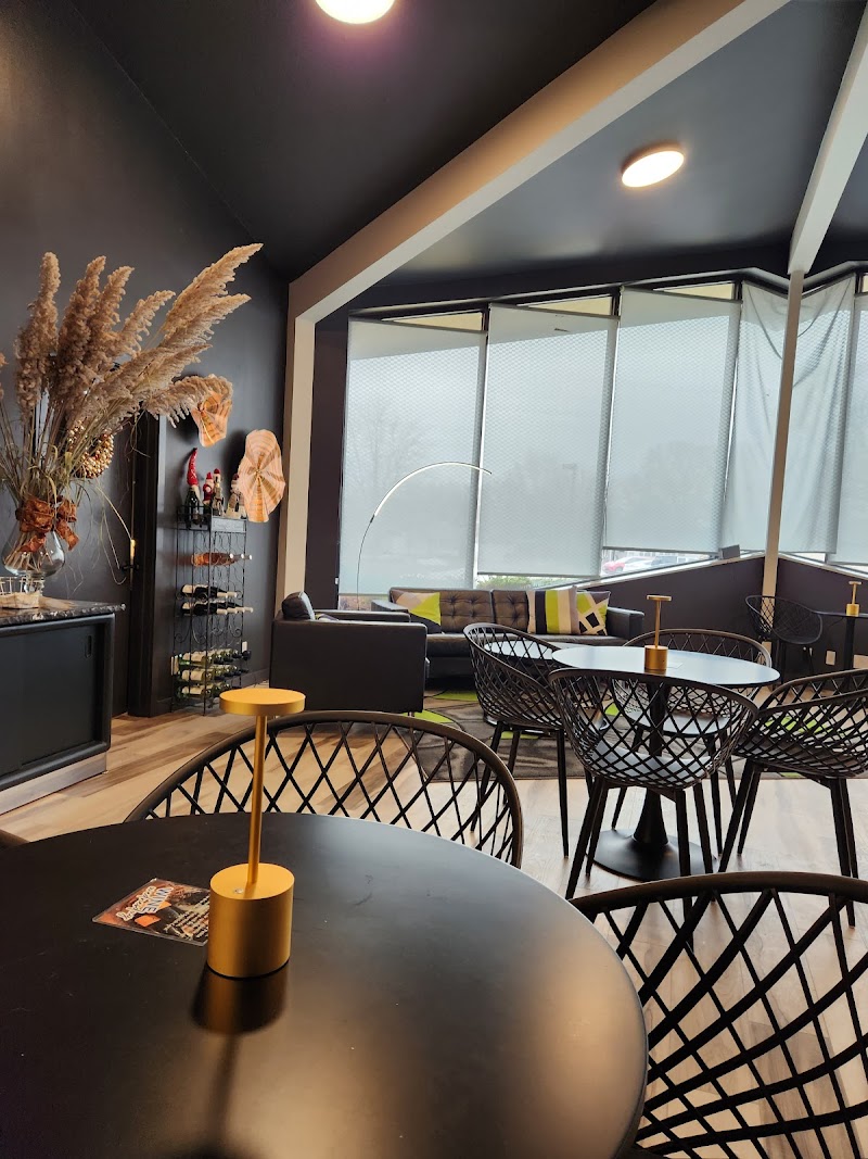 Emporium Express Bean & Bottle photo 1