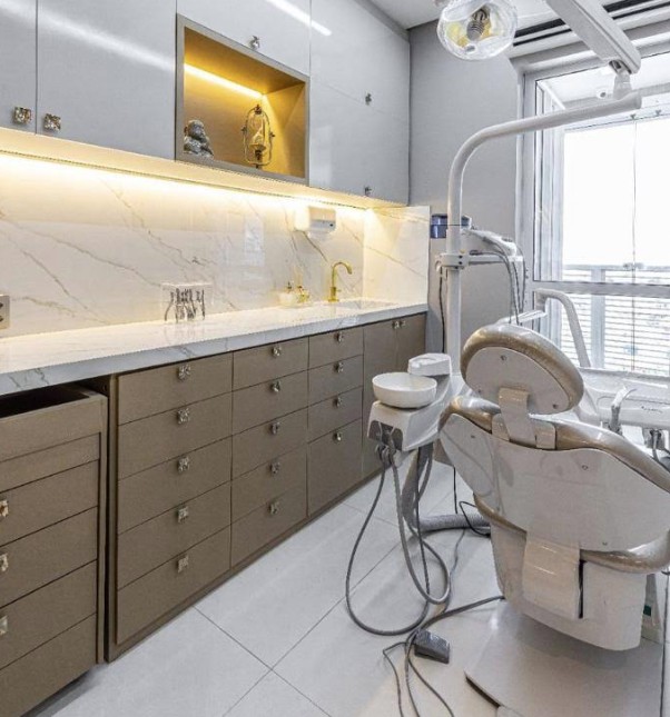 Dra. Michelle Farias - Especialista em Endodontia "Endo, Canal Dentário" Dentista - foto 2