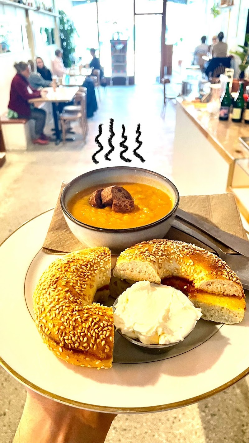 Lewis Café Victo photo 2