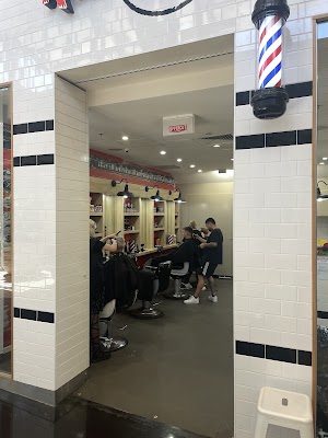 RED MO ROBINA experienced haircutters new management established business since1999 walk-in service or book on line . photo 3