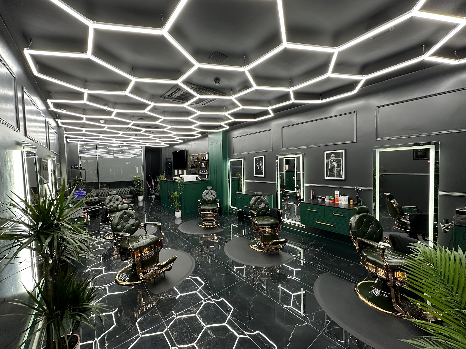 Mada's Gentleman's Grooming Lounge