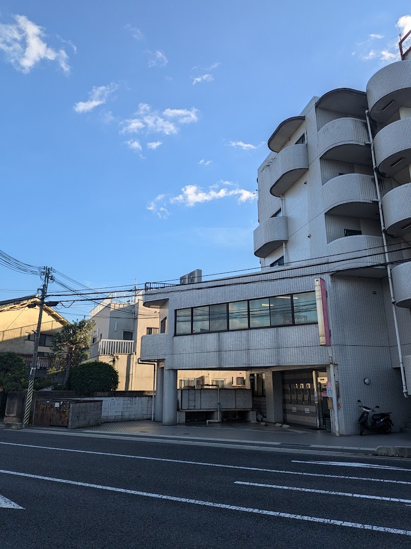 井田レディースクリニックの外観