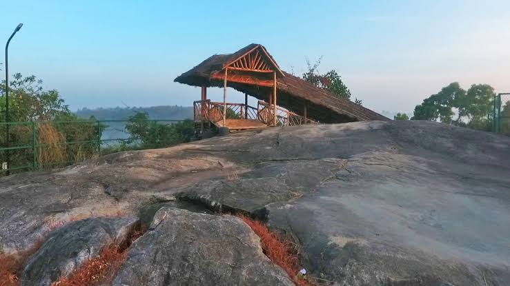 Madavoorpara Ancient Rock-cut Shiva Temple