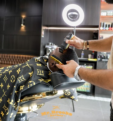 Mr Brooks Barber - Pallara Shopping Village photo 3
