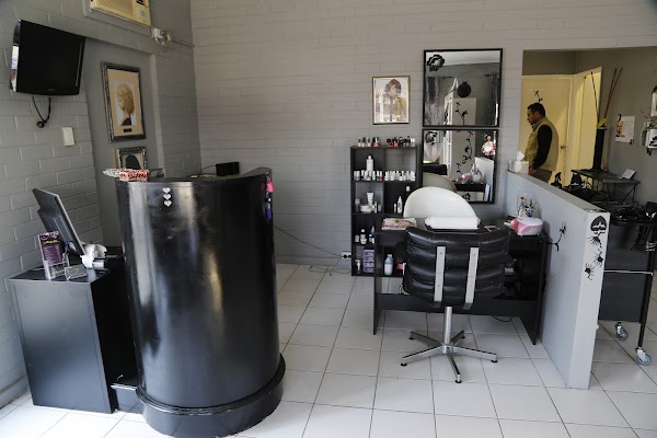 A Klassy Kut Hair & Beauty Studio photo 3