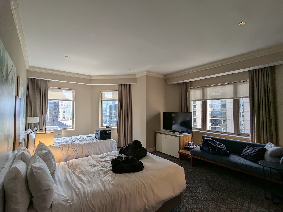 Fairmont Chicago at Millennium Park, dog-friendly hotel