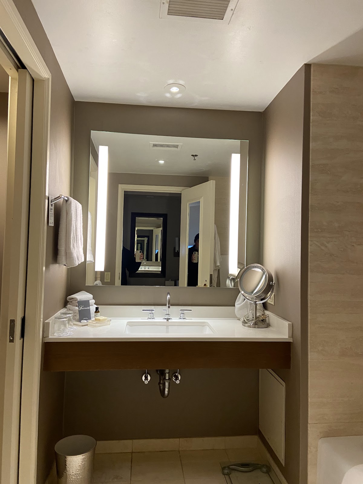 Fairmont Chicago at Millennium Park, dog-friendly hotel, photo 3