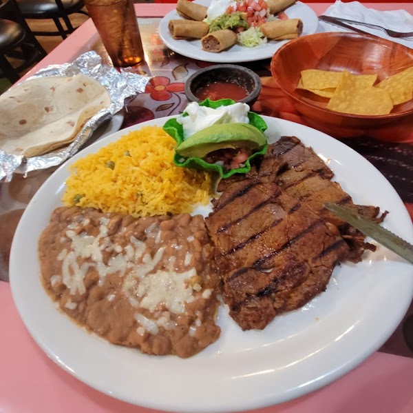 Photo by Yously Monna