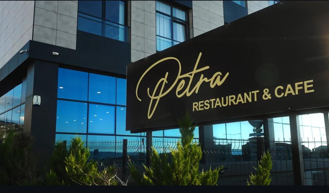 Petra Restaurant & Cafe mekanı