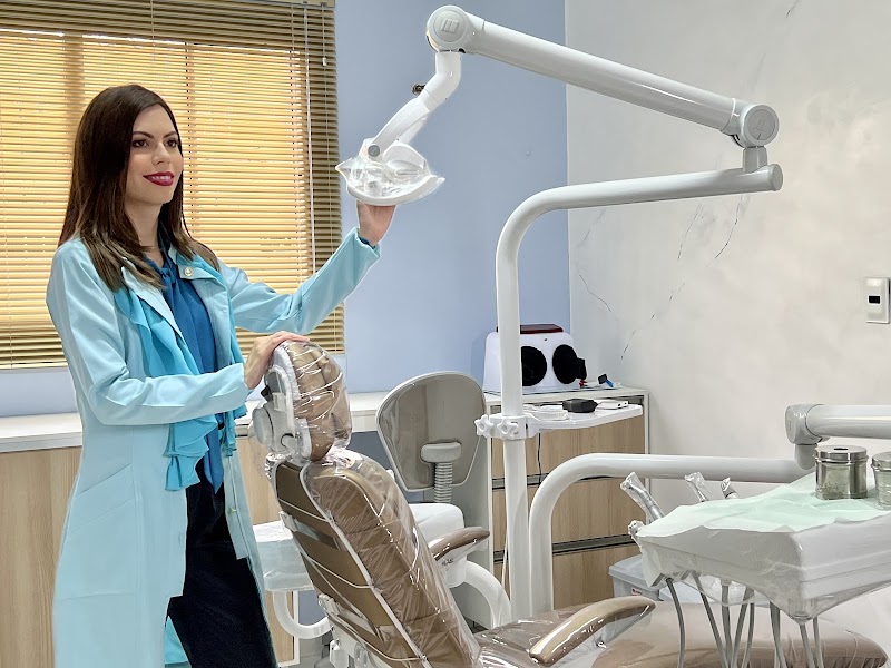 Dra. Kariny Leylin KL Odonto Class - Dentista