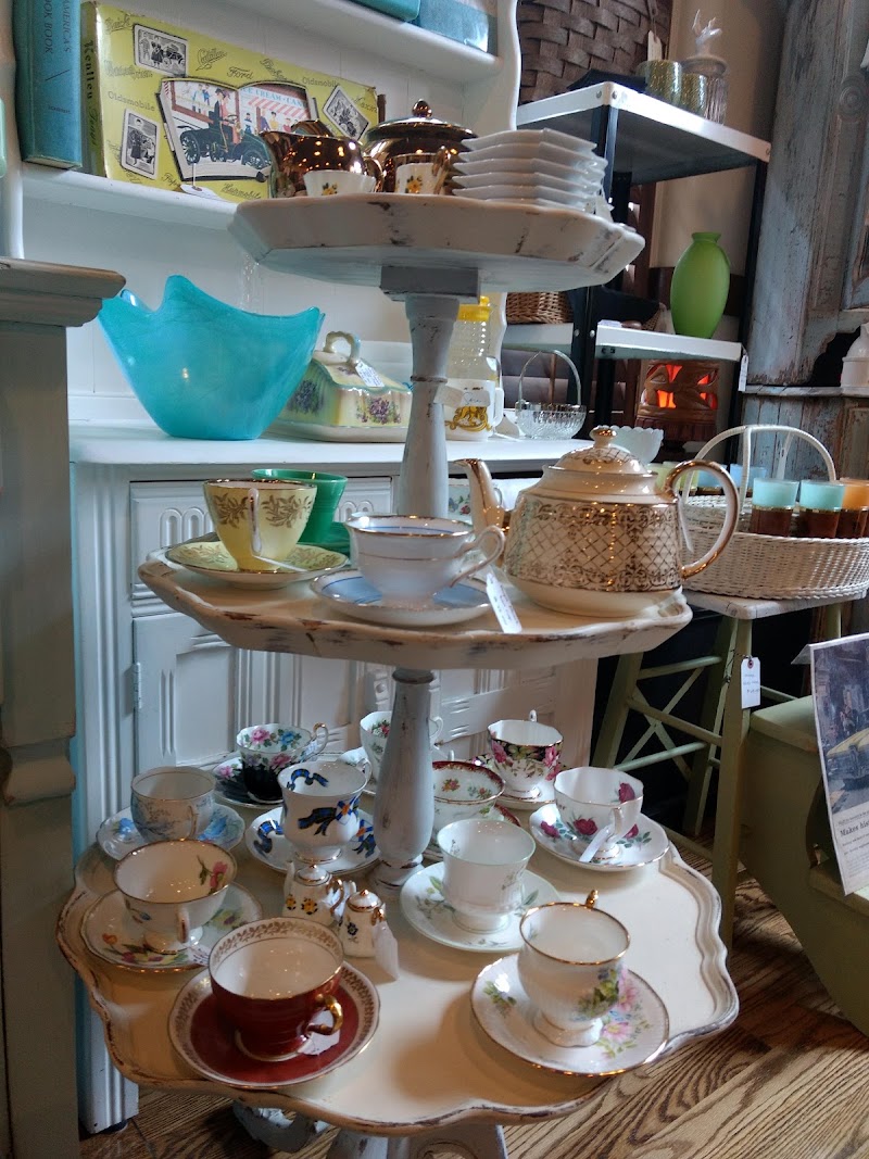 Olde Town Library Home Decor / Vintage / Antiques / Fashion / Vinyl / Cafe photo 4