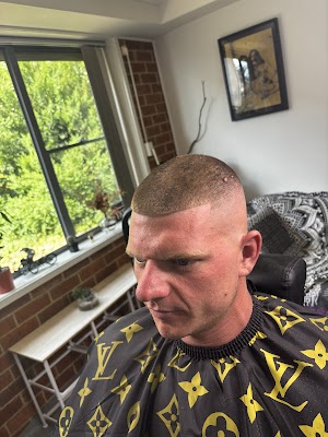 𝐓𝐡𝐞 𝐒𝐚𝐯𝐚𝐠𝐞 𝐁𝐚𝐫𝐛𝐞𝐫 photo 2