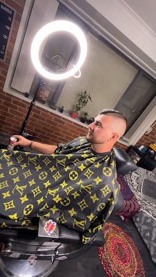 𝐓𝐡𝐞 𝐒𝐚𝐯𝐚𝐠𝐞 𝐁𝐚𝐫𝐛𝐞𝐫 photo 3